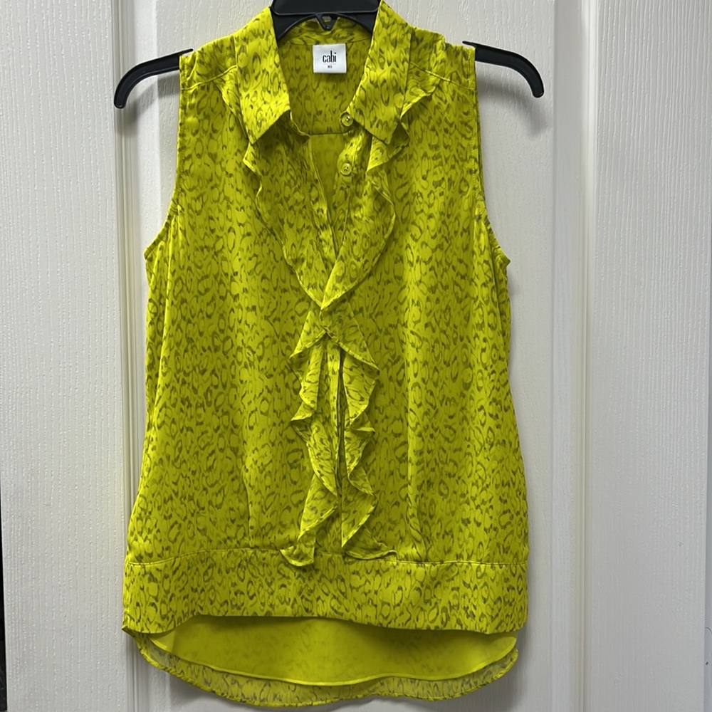 Cabi #3071 Reign ruffle sleeveless blouse XS